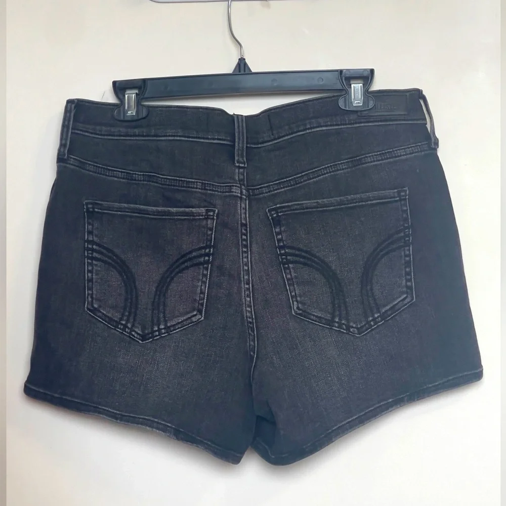 Hollister high- rise ,Black Jean Shorts Stretchy Cut-Off Design - Picture 4 of 11